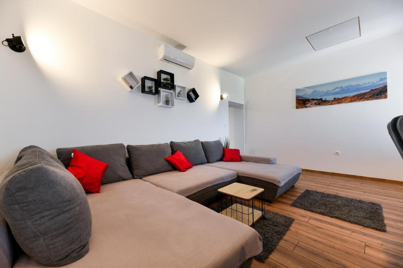 Holiday Home Skevini Dvori ستاريغغاد باكلينتسا المظهر الخارجي الصورة