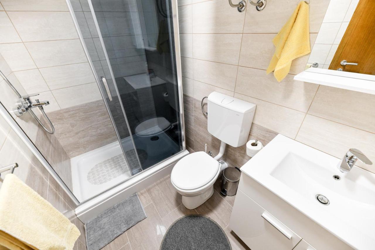 Holiday Home Skevini Dvori ستاريغغاد باكلينتسا المظهر الخارجي الصورة