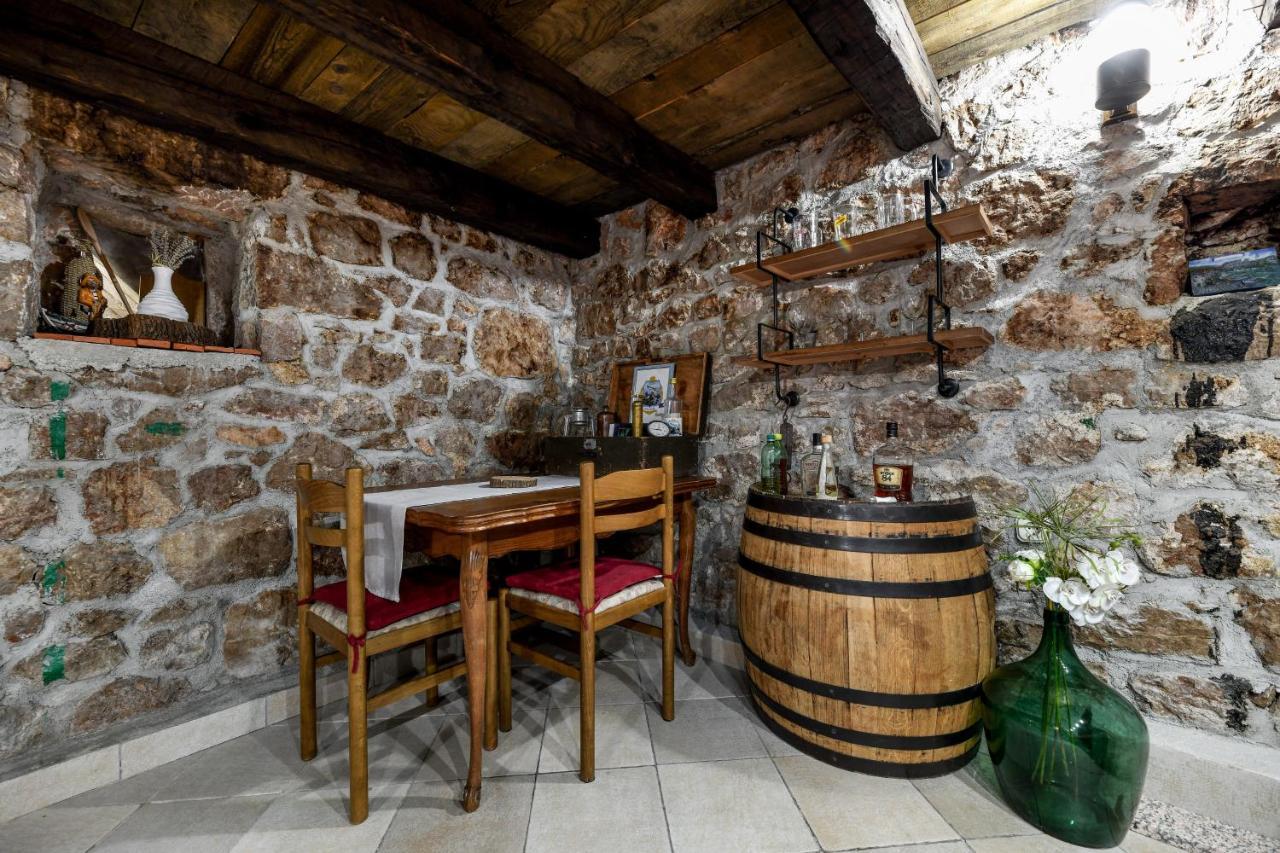 Holiday Home Skevini Dvori ستاريغغاد باكلينتسا المظهر الخارجي الصورة